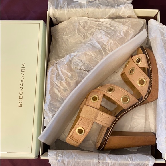 BCBGMaxAzria MA-ISIS Platform Sandal - Picture 5 of 5